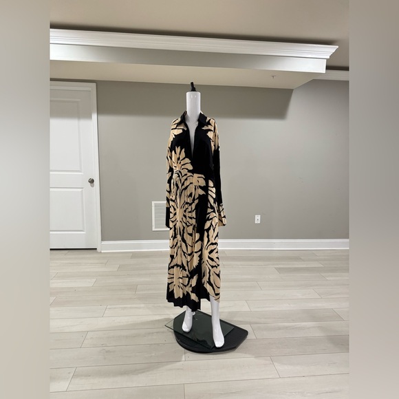 $1995 Johanna Ortiz
Dream Flowers Silk Midi-Dress size 8 - Picture 7 of 13